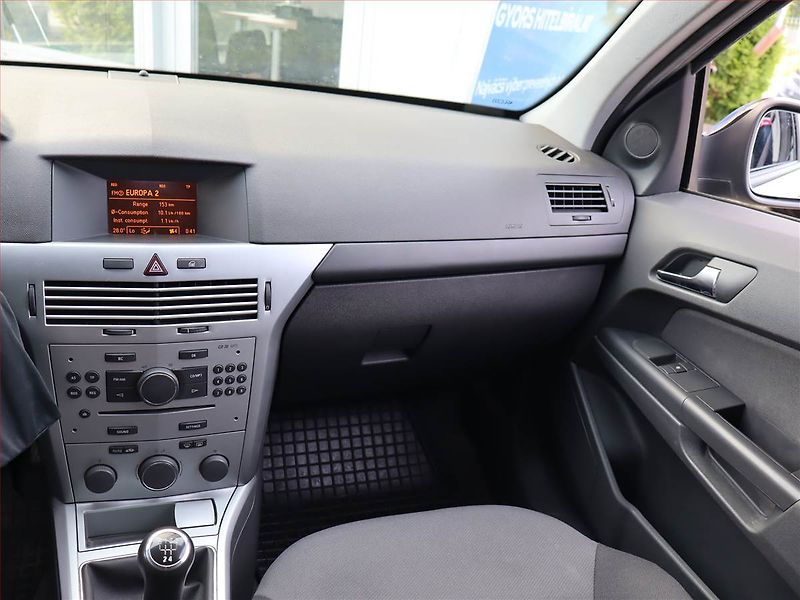 Opel Astra (2011) 1.4 16V, Tempomat - fotka 8 z 14