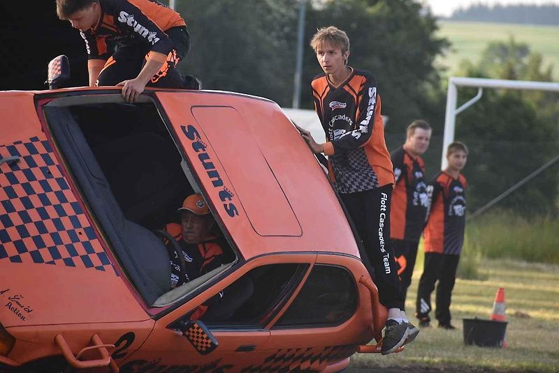 Kaskadéři z Flott Cascaders team předvedli v Bruntále své klasické autorodeo 25. června. V České Vsi vystoupí 28. června a v Bludově 1. července.