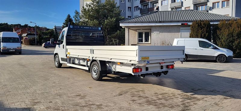 Peugeot Boxer (2026) 2.2, 140k, Valník, Tažné - fotka 2 z 6