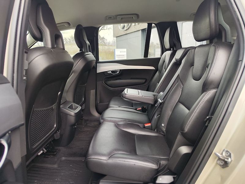 Volvo XC90 2.0 T6/235kW Momentum AWD ČR - fotka 13 z 35