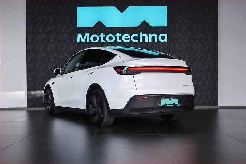 Tesla Model Y (2025) Long Range AWD 79kWh - fotka 4 z 21