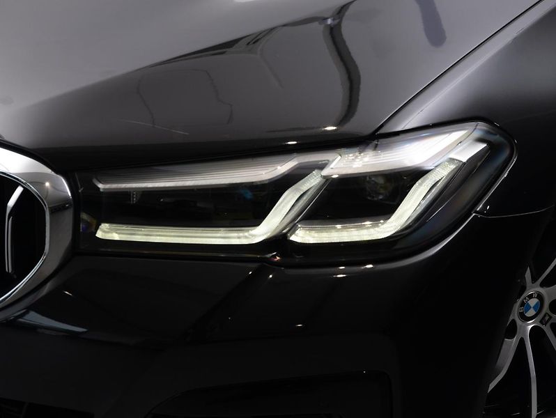 BMW Řada 5 520d xDrive - fotka 7 z 22