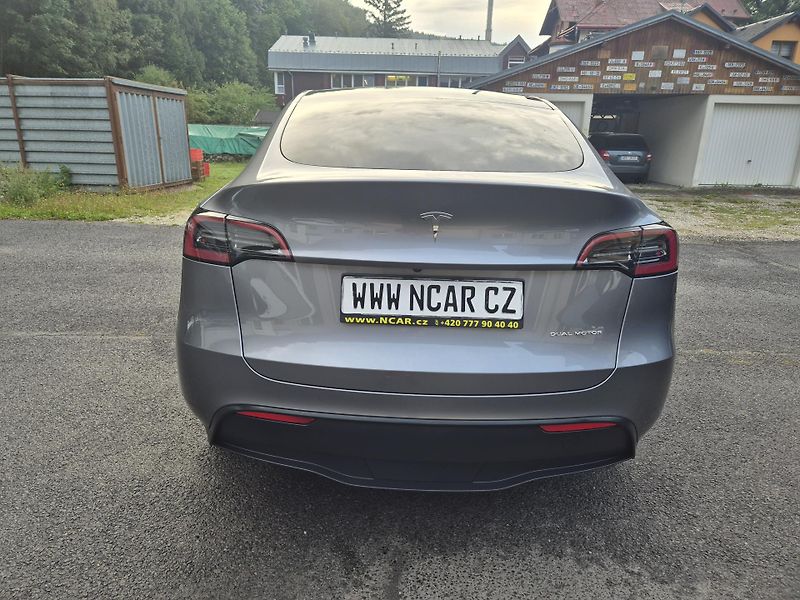 Tesla Model Y LONG RANGE DUAL MOTOR 95,0% - fotka 8 z 49