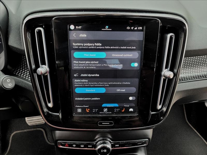 Volvo XC40 0,0 twin plus 300kw 78kWH 4x4 - fotka 28 z 49