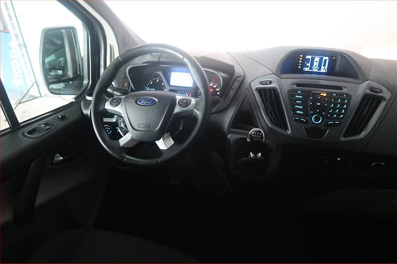 Ford Tourneo Custom (2013) Titanium 2.2 TDCi, 1Maj - fotka 7 z 18