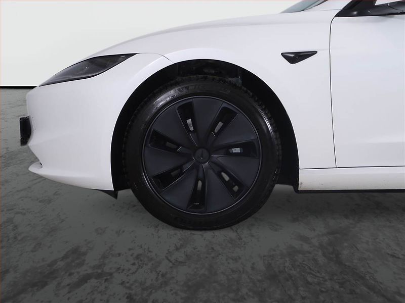 Tesla Model 3 (2024) Standard Range LFP, SoH 96% - fotka 15 z 27