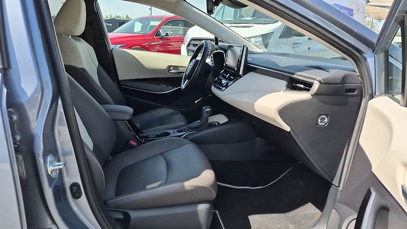 Toyota Corolla Executive 1.8 Hybrid - fotka 10 z 25