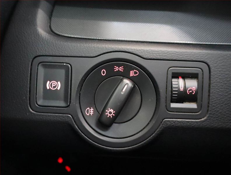 Volkswagen Passat (2007) Business 2.0 TDI, po STK - fotka 18 z 21