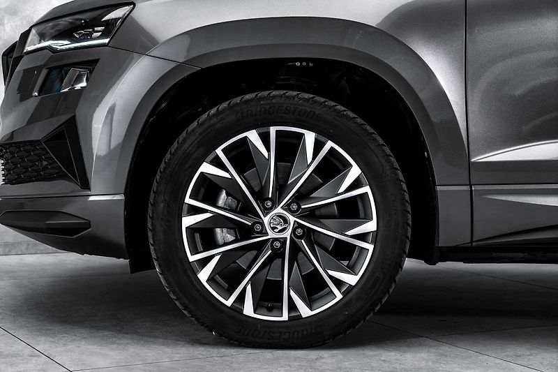 Škoda Karoq 1,5TSI SPORTLINE DSG 13.700Km - fotka 2 z 23