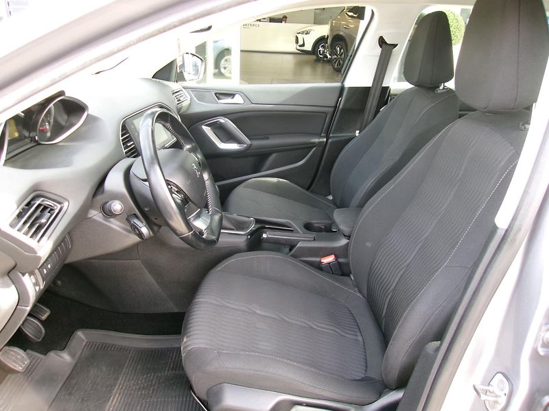 Peugeot 308 - fotka 9 z 16