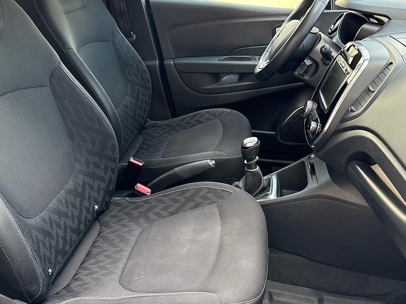 Renault Captur (2019) LIMITED MAN6, ČR - fotka 13 z 46