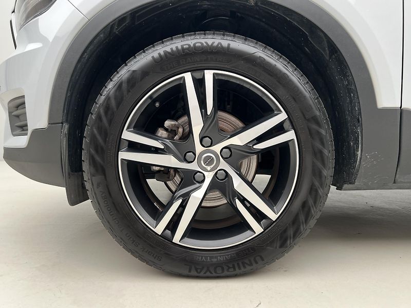 Volvo XC40 T3 R-DESIGN  - fotka 14 z 41