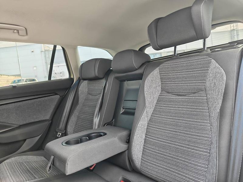 Škoda Superb Selection 7DSG 2,0TDI - fotka 8 z 25