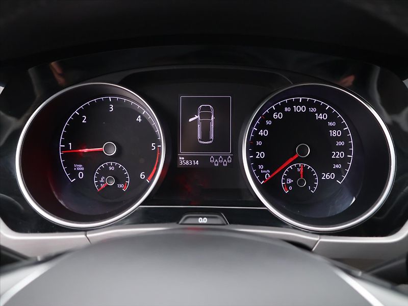 Volkswagen Touran 1,6 TDI 81kW DSG 7-Míst Tažné - fotka 16 z 29