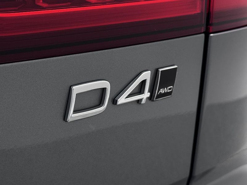 Volvo V60 CC D4 AWD MOMNETUM CZ 1.maj - fotka 21 z 44