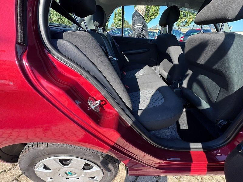 Škoda Fabia (2006) 1,4i 55 KW KILOMETRY STK - fotka 29 z 40