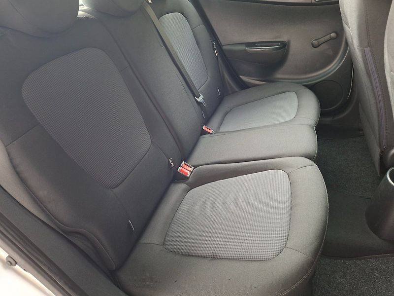 Hyundai i20 (2012) 1.2i 63kW -KLIMATIZACE-S.KNIHA - fotka 17 z 29