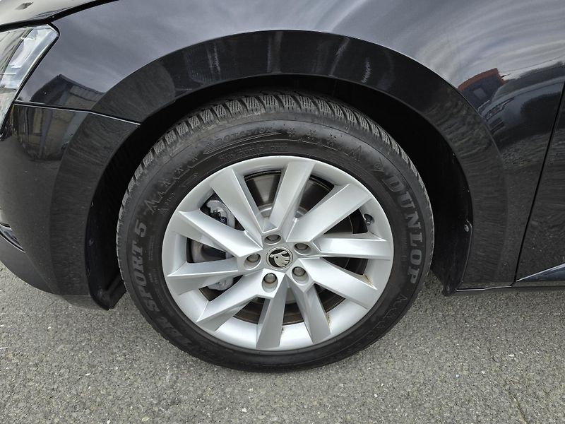 Škoda Superb 2,0TSI 200kW 4x4 DSG WEBASTO - fotka 40 z 41
