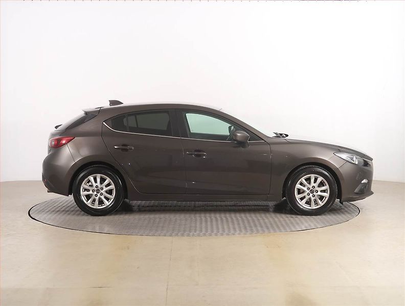 Mazda 3 (2015) 1.5 Skyactiv-G, Xenony - fotka 6 z 18