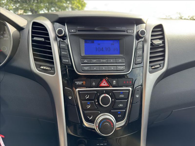 Hyundai i30 1,6 MPI Trikolor - fotka 7 z 16