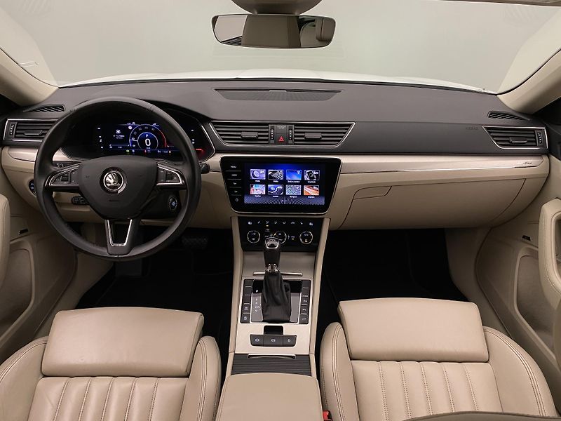 Škoda Superb COMBI 2.0TDI L&K DSG CZ - fotka 2 z 64