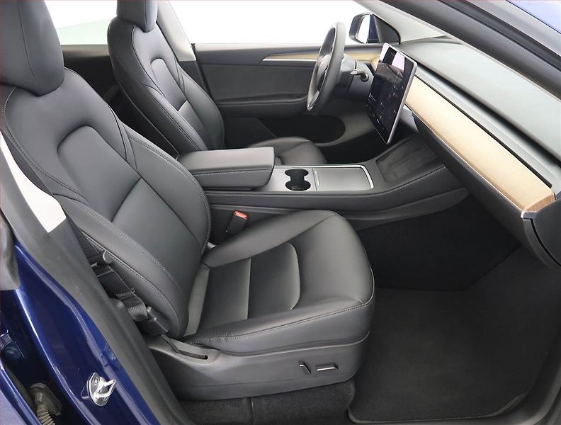 Tesla Model Y (2022) Long Range AWD 79kWh, SoH 91% - fotka 9 z 33