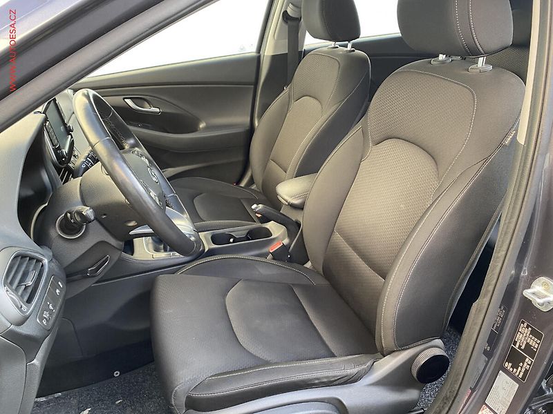 Hyundai i30 (2018) 1.0 T-GDi, Style, navi - fotka 9 z 18