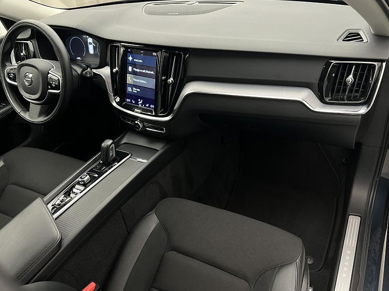 Volvo V60 B4 MOMENTUM AUT  - fotka 22 z 42