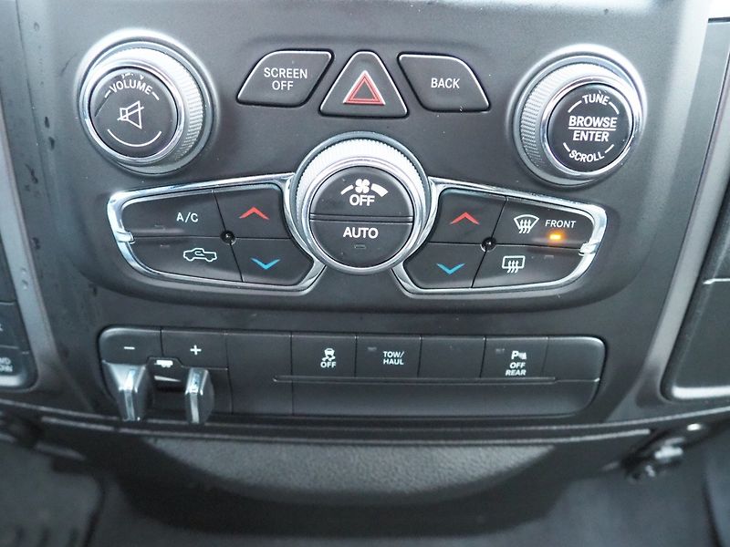Dodge RAM 1500 (2021) Warlock 4x4 LPG - fotka 31 z 35