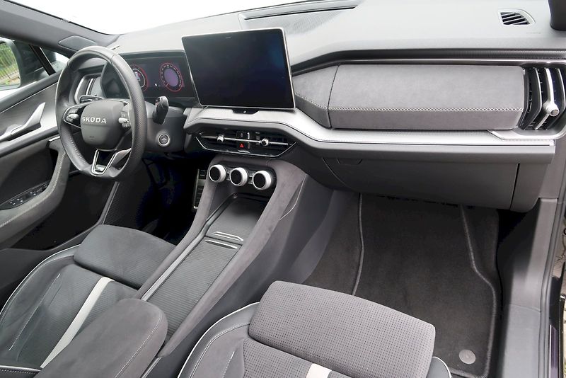 Škoda Kodiaq (2025) SPORTLINE 2.0 TDI 142 kW 4x4 D - fotka 19 z 27
