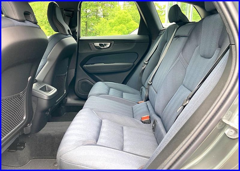 Volvo XC60 (2026) B5 AWD PLUS BR.+4SERVIS/ZÁRUKA - fotka 19 z 43