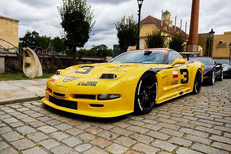 Americké automobily Corvette na 21. ročníku tradičního srazu v areálu Plzeňského Prazdroje.