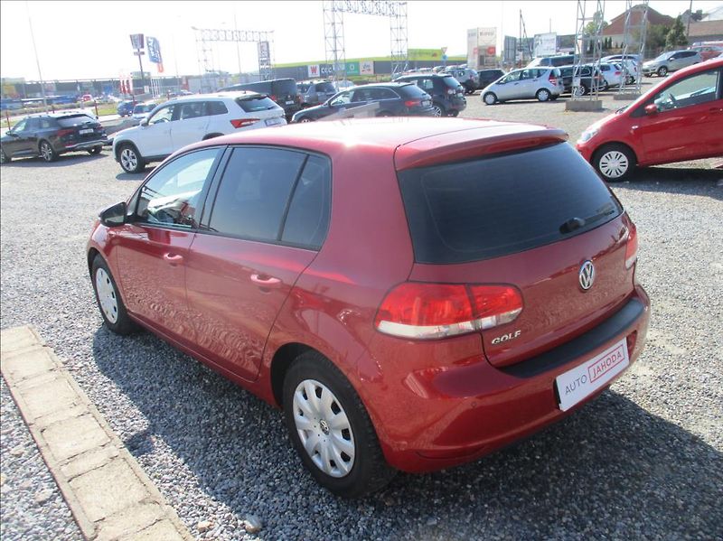 Volkswagen Golf 1,4 i 16v, aut.klima,servis, - fotka 6 z 29