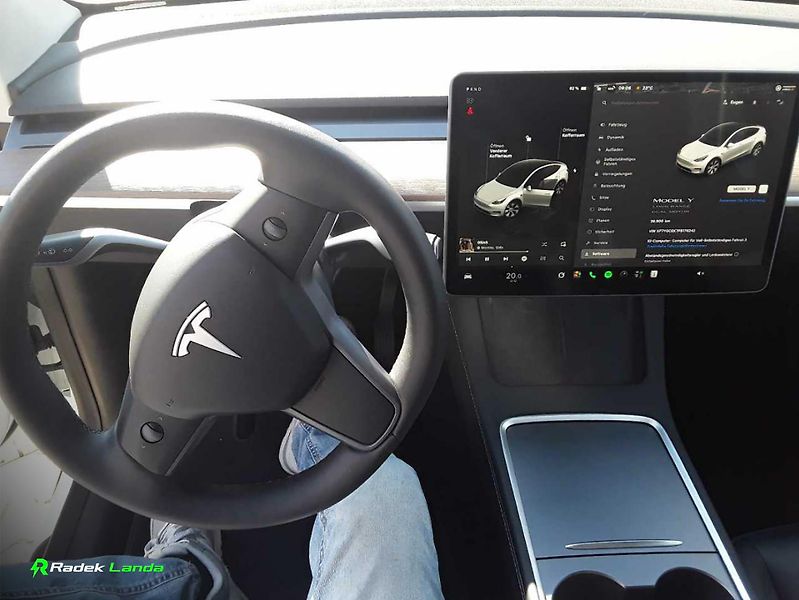 Tesla Model Y (2023)  Long Range AWD Berlín - fotka 6 z 12