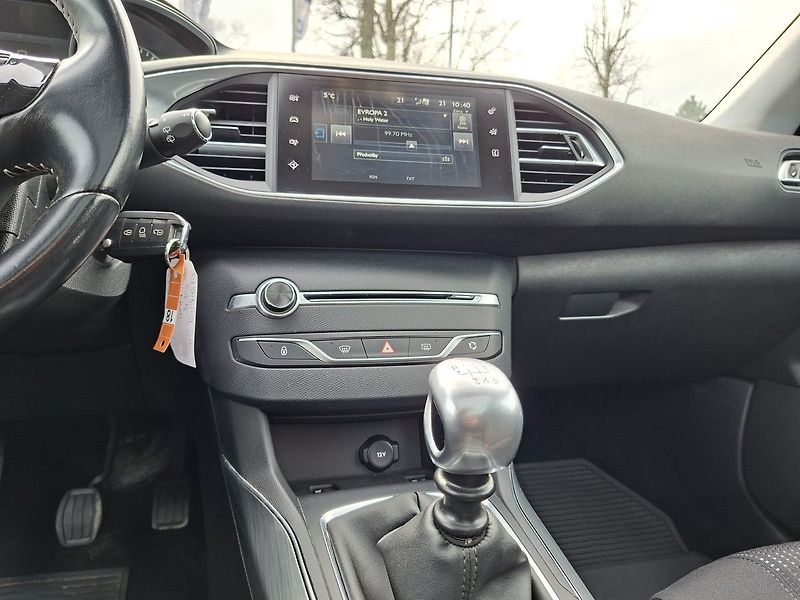 Peugeot 308 SW ALLURE 1,6 BHDi 120k M6 - fotka 19 z 26