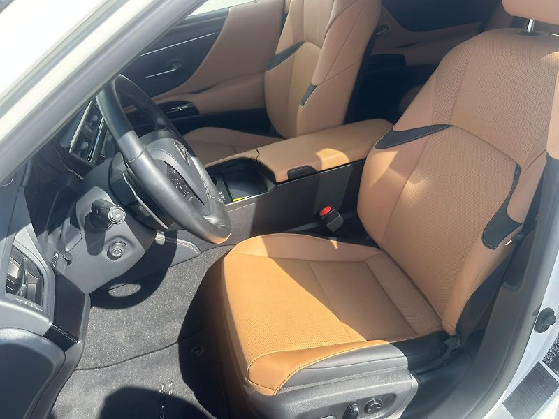Lexus ES 300h (2024) 2.5HEV,131KW, BUSINESS EDITION - fotka 43 z 45