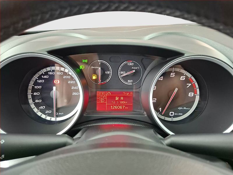 Alfa Romeo Giulietta (2011) 1.4 T, Tempomat - fotka 11 z 13