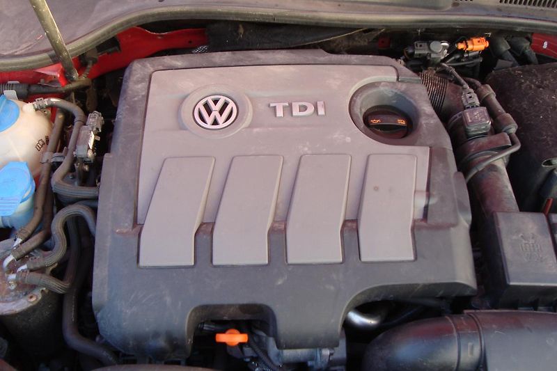 Volkswagen Golf (2011) VI.1.6TDi,ČR,S.kn1.MajSTK 8/27 - fotka 20 z 67