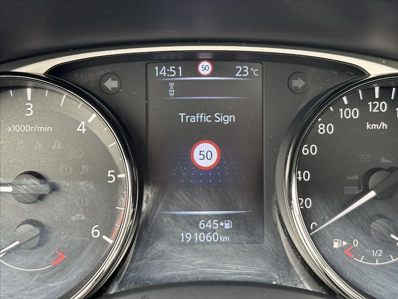 Nissan X-Trail 1,6 D PLNÝ SERVIS 360° PANORAM - fotka 38 z 44