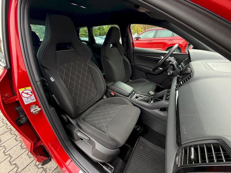 Škoda Karoq (2023) 1.5 TSI 110 kW DSG SportLine - fotka 24 z 25