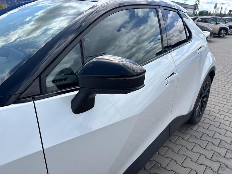 Toyota C-HR 2,0 HEV e-CVT GR Sport - fotka 25 z 26