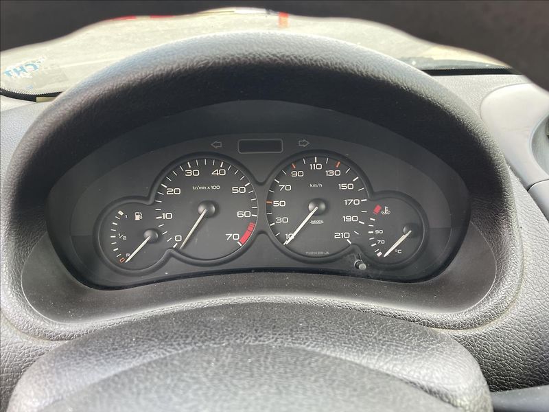 Peugeot 206 1,4i 55kW*tažné*Zachovalé auto - fotka 12 z 36