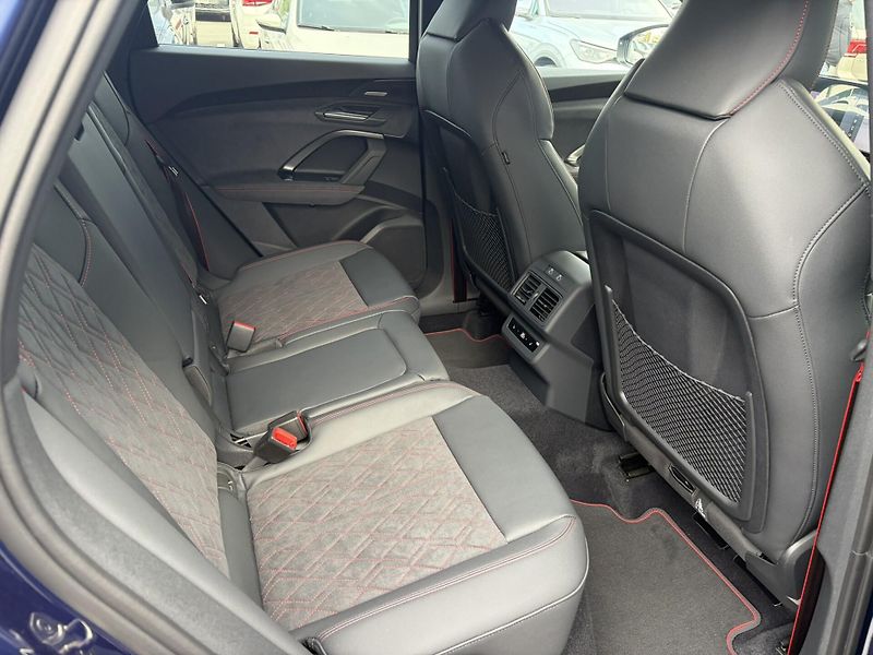 Audi Q5 2.0TDi 150kW S-Line quattro - fotka 14 z 21