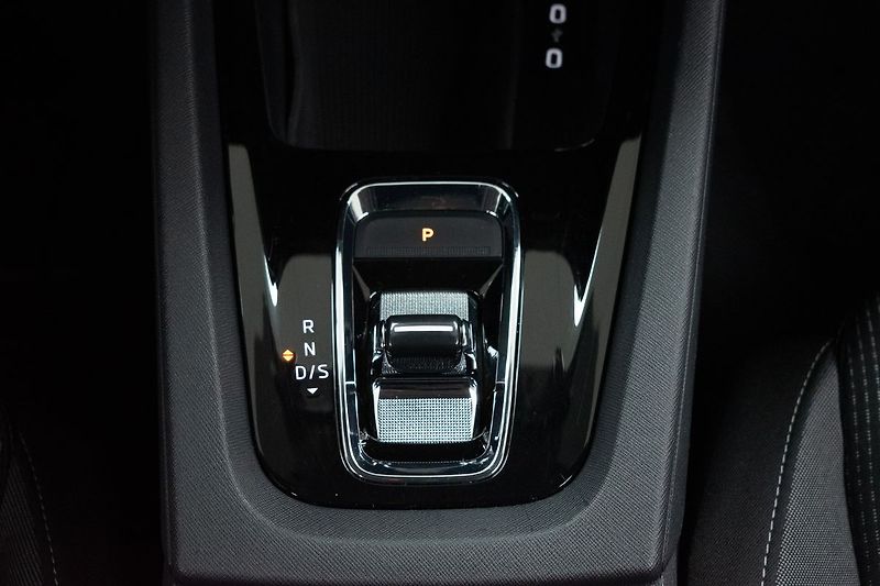 Škoda Octavia 2.0TDI DSG*ACC*MIRROR-LINK*DPH - fotka 20 z 35