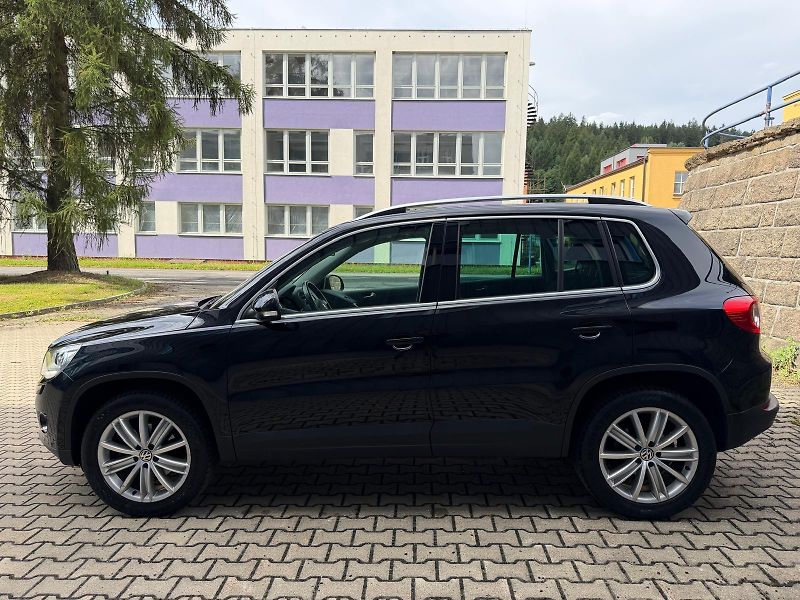 Volkswagen Tiguan 2,0 TDI /4x4/ SPORT / servis.k - fotka 2 z 32