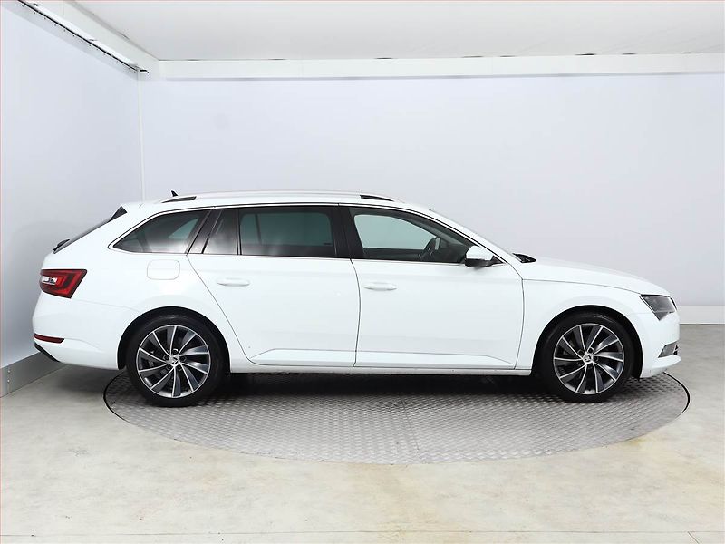 Škoda Superb (2018) 2.0 TDI, 4X4, Automat - fotka 6 z 21