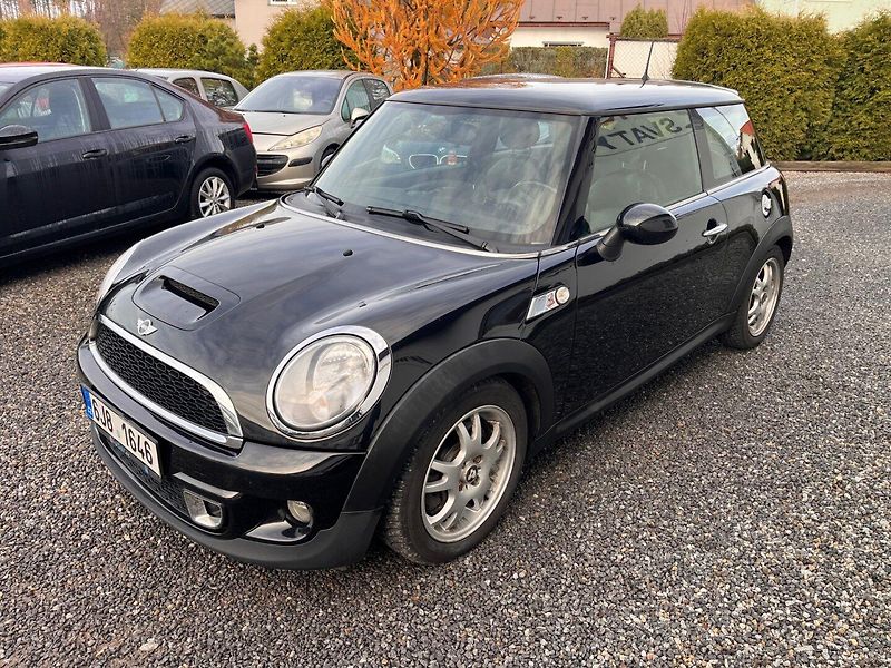 Mini Cooper S (2010) 1.6 i 135 Kw Sada kol - fotka 5 z 19