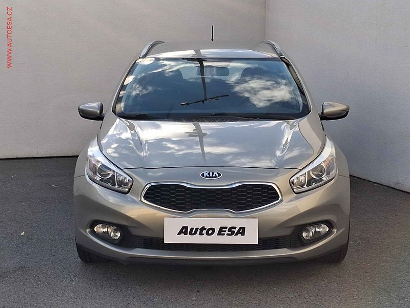 Kia Ceed (2013) 1.4 16V, 2.maj,ČR, AC, TZ - fotka 2 z 15