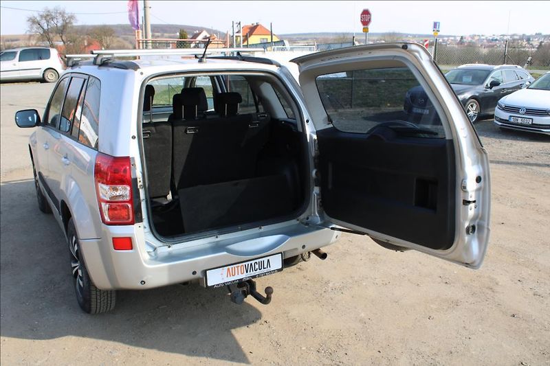 Suzuki Grand Vitara 2,0 i + LPG  LPG,4 x 4,TAŽNÉ - fotka 13 z 27