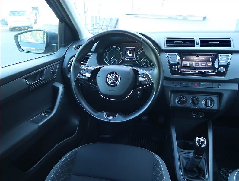 Škoda Fabia (2022) Ambition 1.0 TSI, ČR,1.maj - fotka 7 z 15